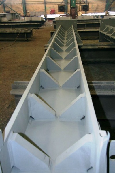 Белгородский ЗМК отгружает металлоконструкции для футбольного стадиона города Казани.