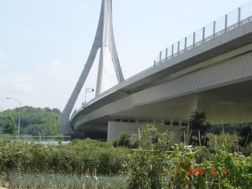 Гофробалка__от_моста_в_провинции_Коньяк_до_здания_серии_Алма-Ата