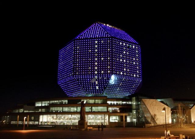 Необычные_здания_из_металлоконструкций_-_для_ценителей_прекрасного_Кстати_стальная_архитектура_полностью_о