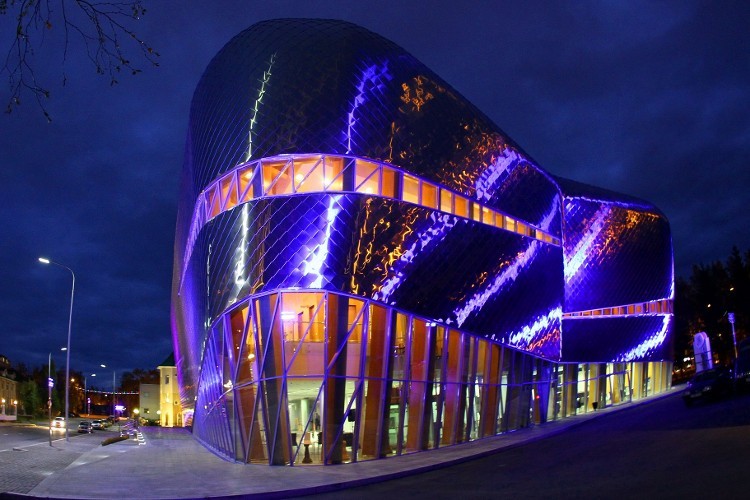 Премию_Best_Building_2011_года_получило_здание_Академии_шахмат_в_Ханты-Мансийске_Здание_-_из_металлоконстр